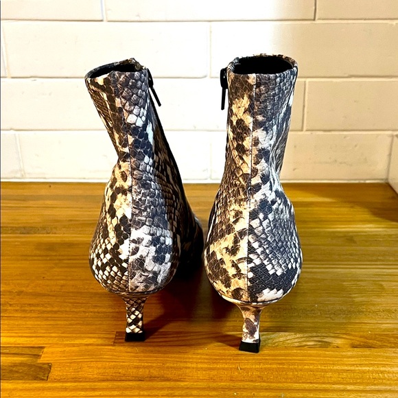NWOB Gianni Bini Palmero Women’s Snake Print Snip Toe Bootie - Picture 4 of 5